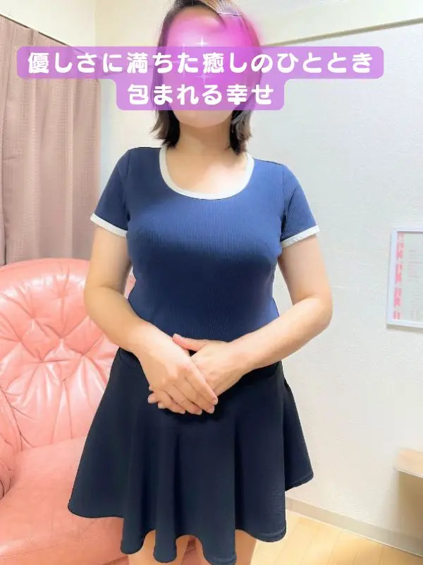 セラピスト紹介 5 落ち着いた空気をまとった、やわらかな雰囲気の人妻セラピストさん
