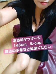 ブログ一覧 8 a woman taking a selfie